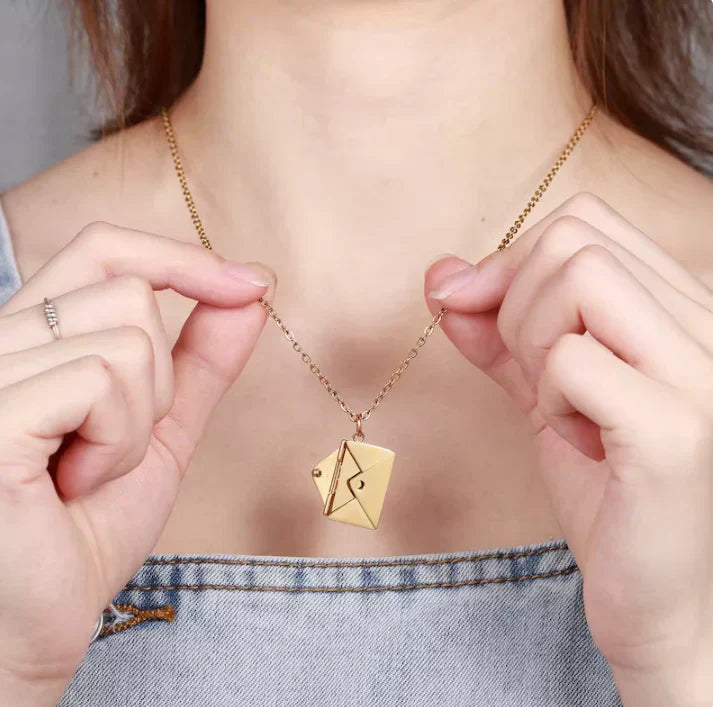 VERDANAE   - ENVELOPE LOVE LETTER PENDANT NECKLACE
